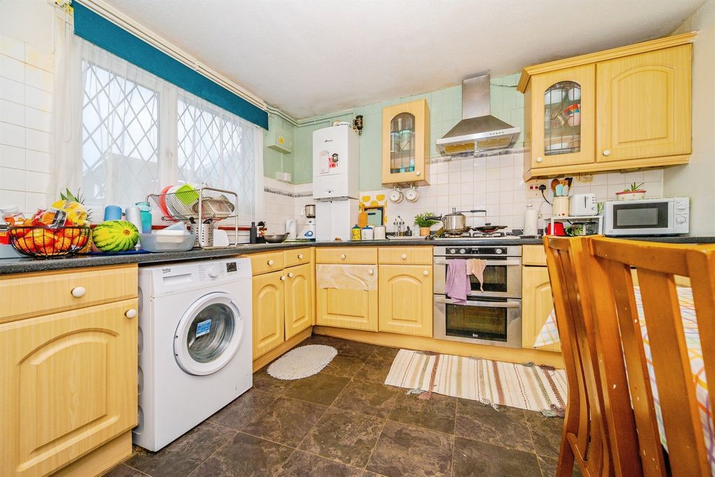 Property photo 3 of 14