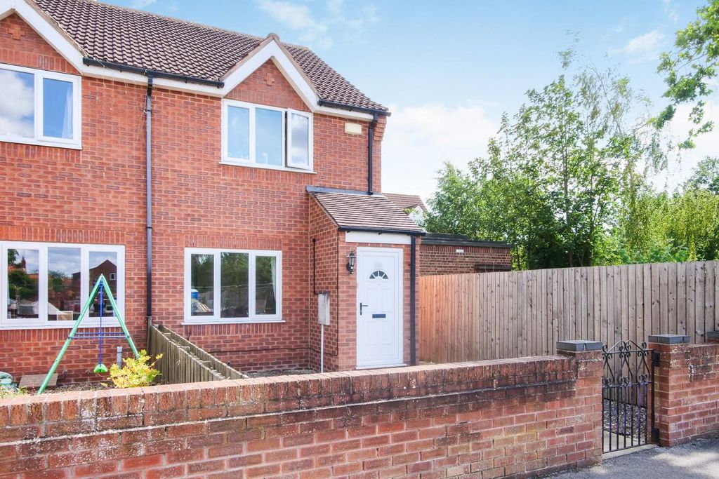 Property photo 1 of 17 External