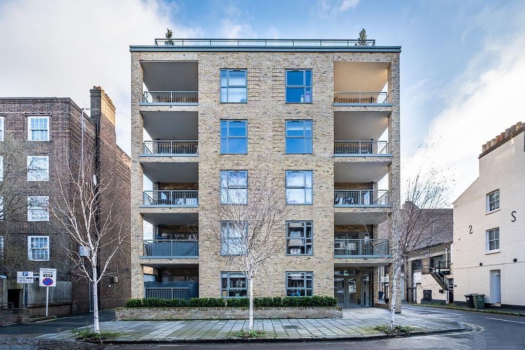 Property photo 3 of 16 1-133-Vauxhall-St...