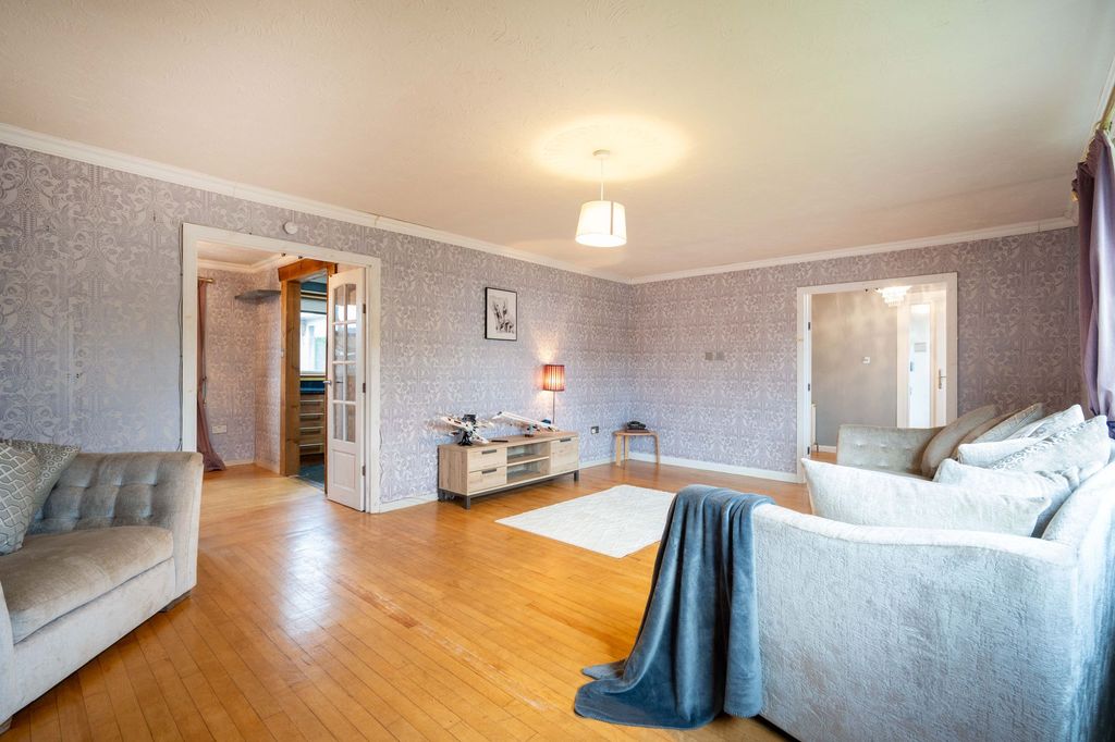 Property photo 3 of 24