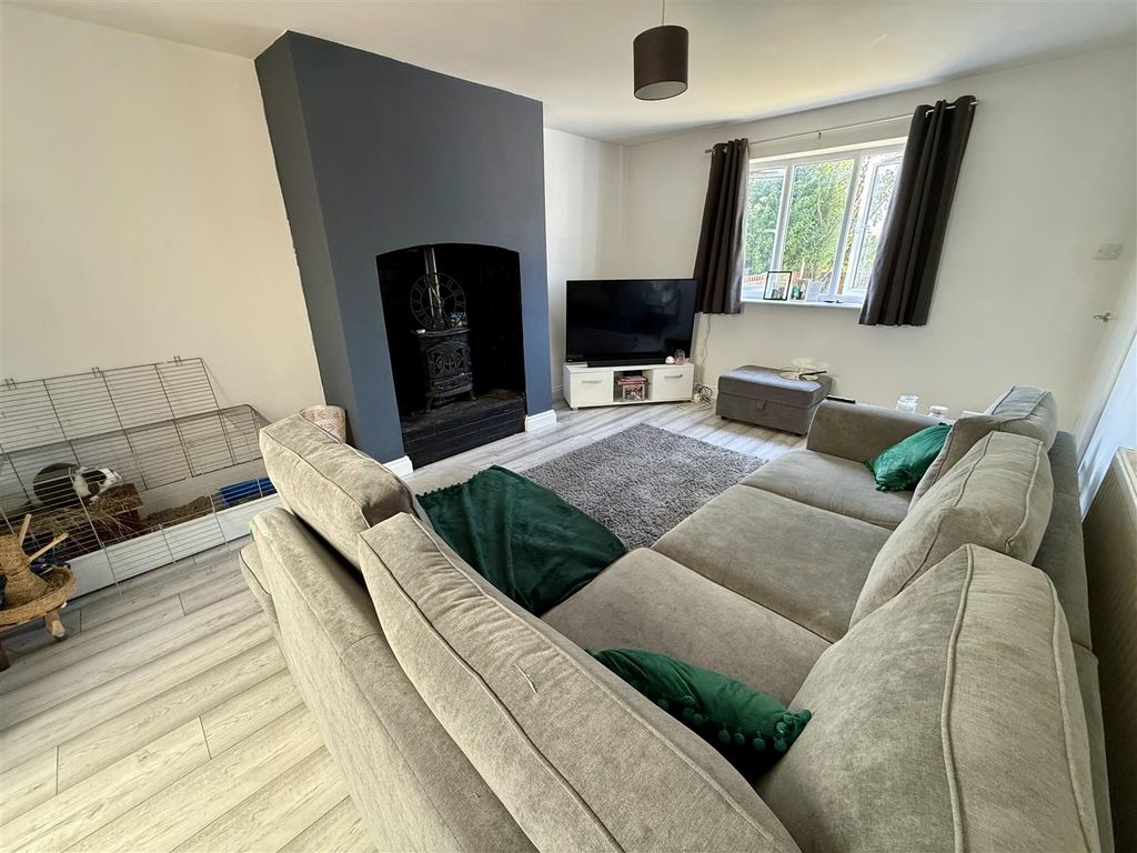 Property photo 3 of 15 Lounge