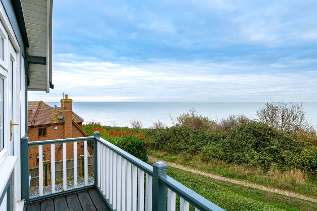 Property photo 3 of 28