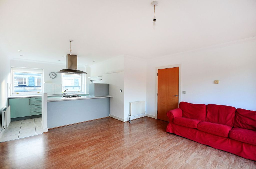 Property photo 2 of 9