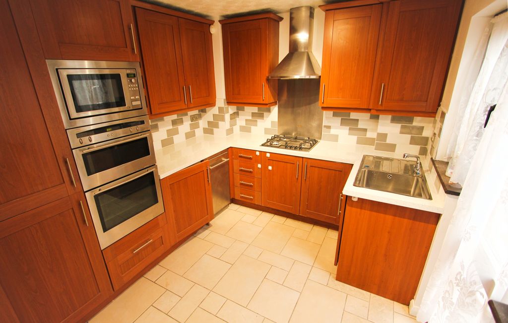 Property photo 1 of 6 2 Bedroom Terraced For Rent