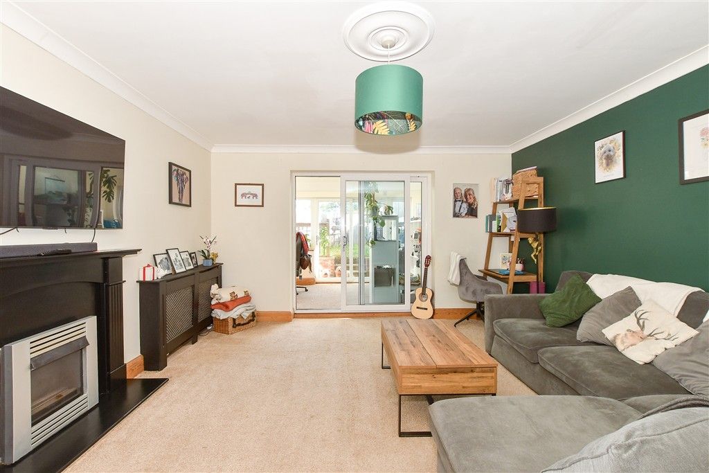 Property photo 3 of 12 Lounge