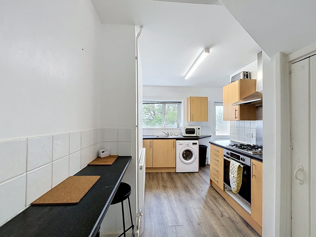 Property photo 3 of 9 Kitchen