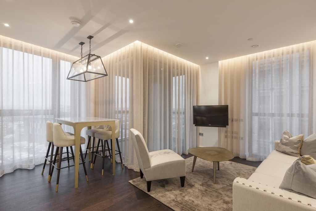 Property photo 3 of 12 39 Thornes House ...