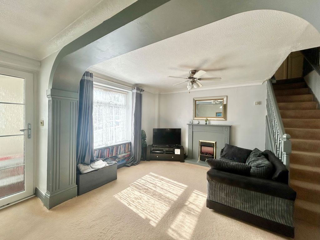 Property photo 3 of 19