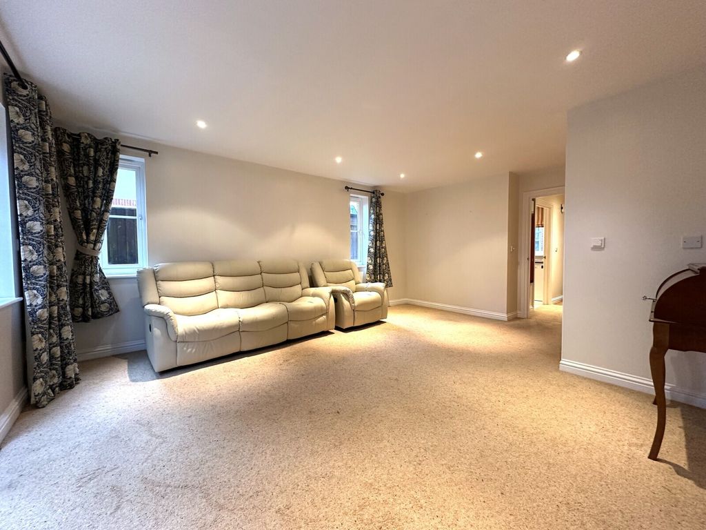 Property photo 2 of 11 Living Room