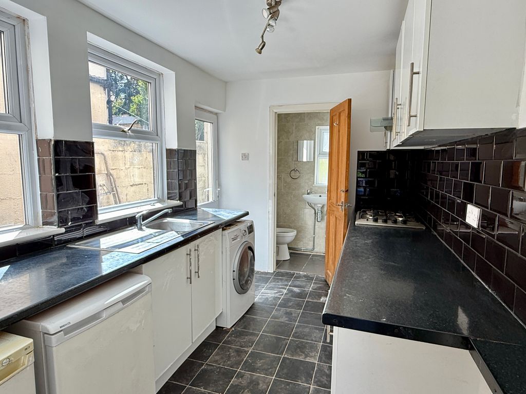Property photo 3 of 15 Kitchen