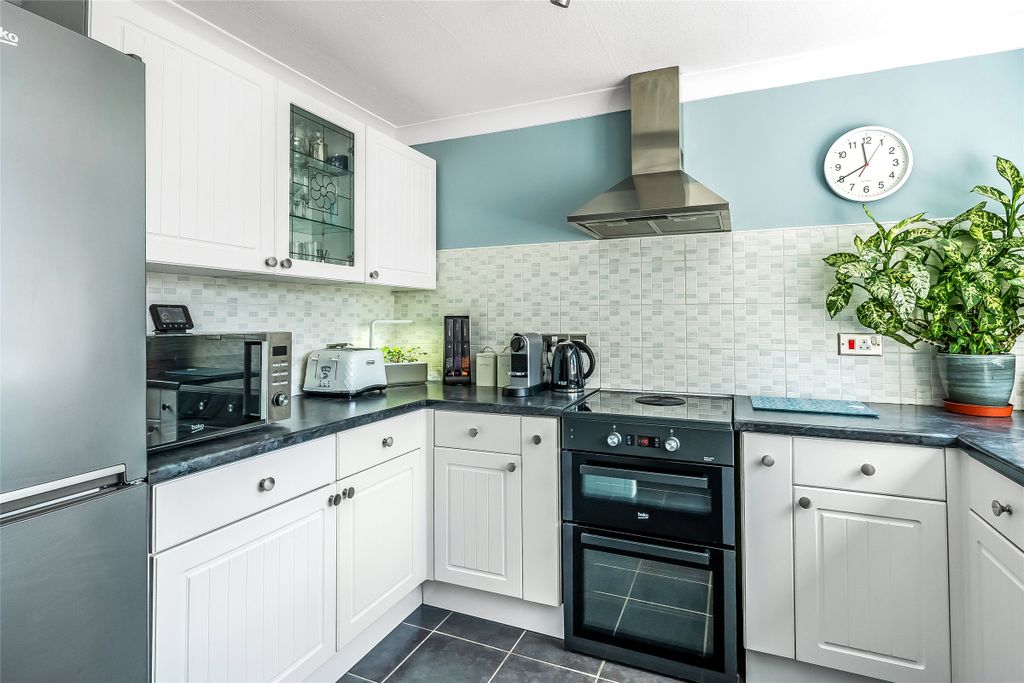 Property photo 3 of 14 Kitchen