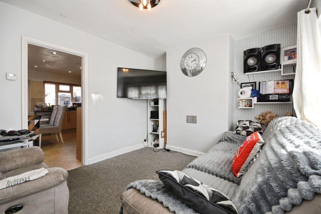 Property photo 2 of 17