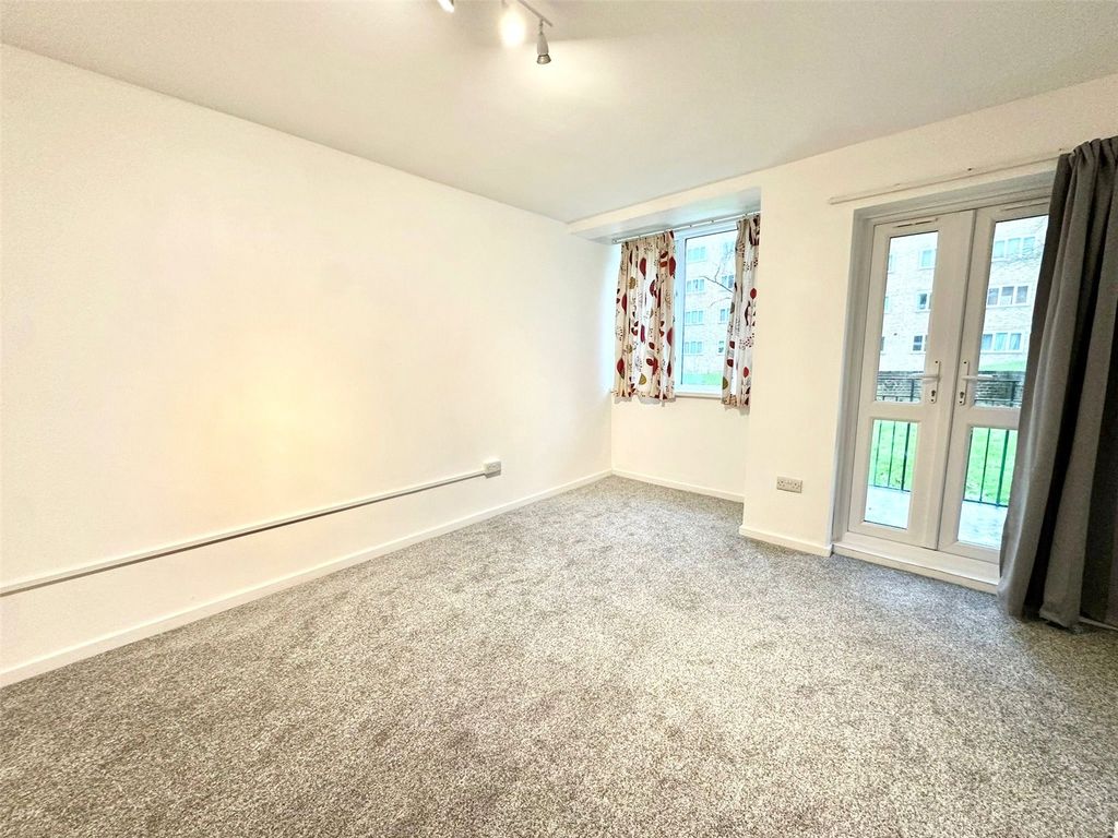 Property photo 3 of 21 Picture No. 25