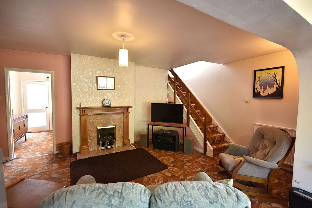 Property photo 3 of 12