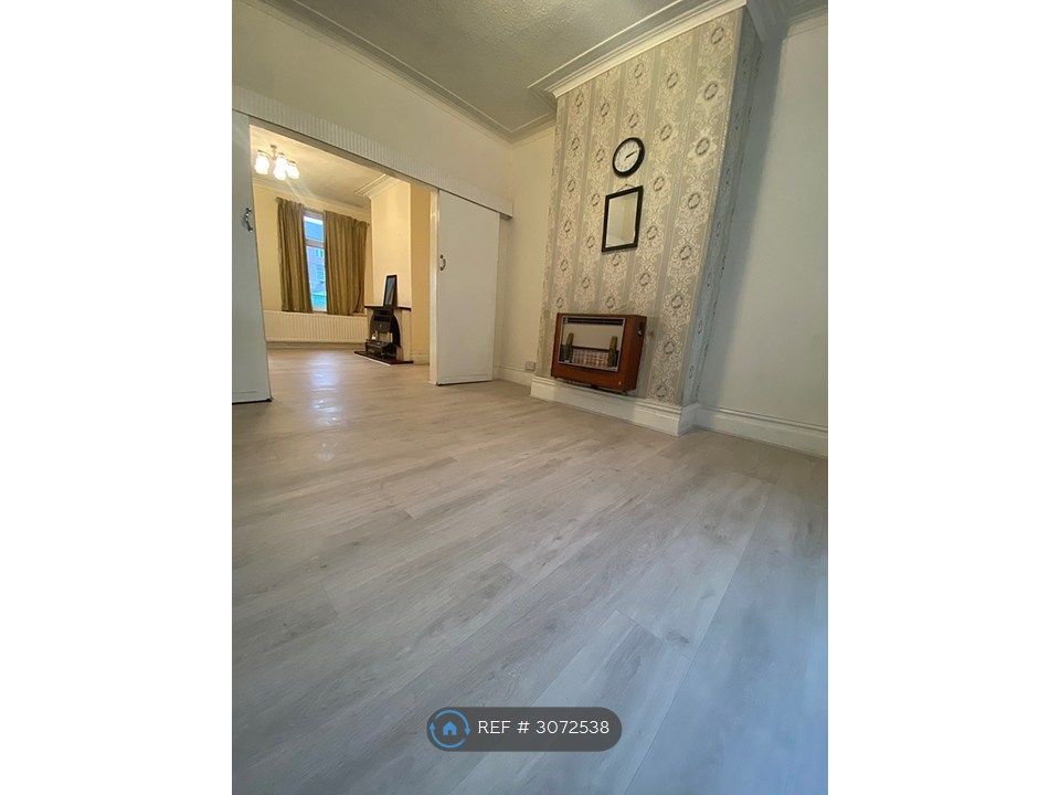 Property photo 3 of 6 Living Room