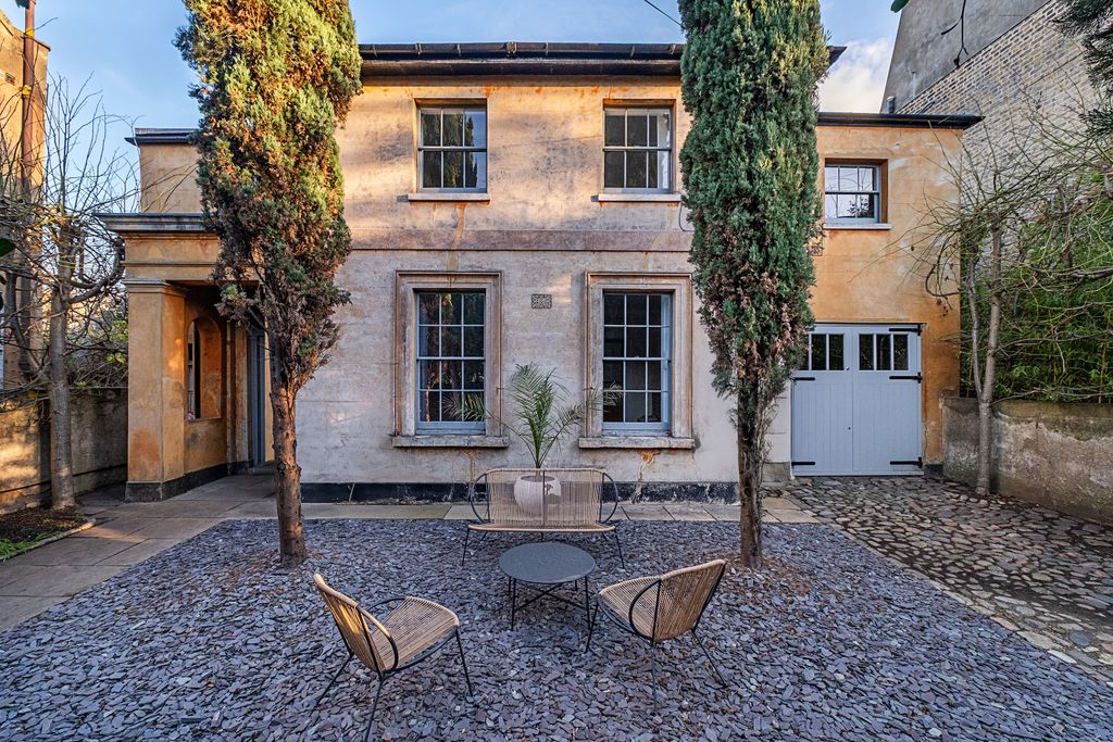 Property photo 1 of 39