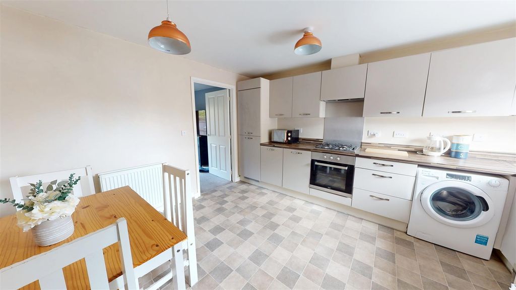 Property photo 2 of 12 Dining Kitchen
