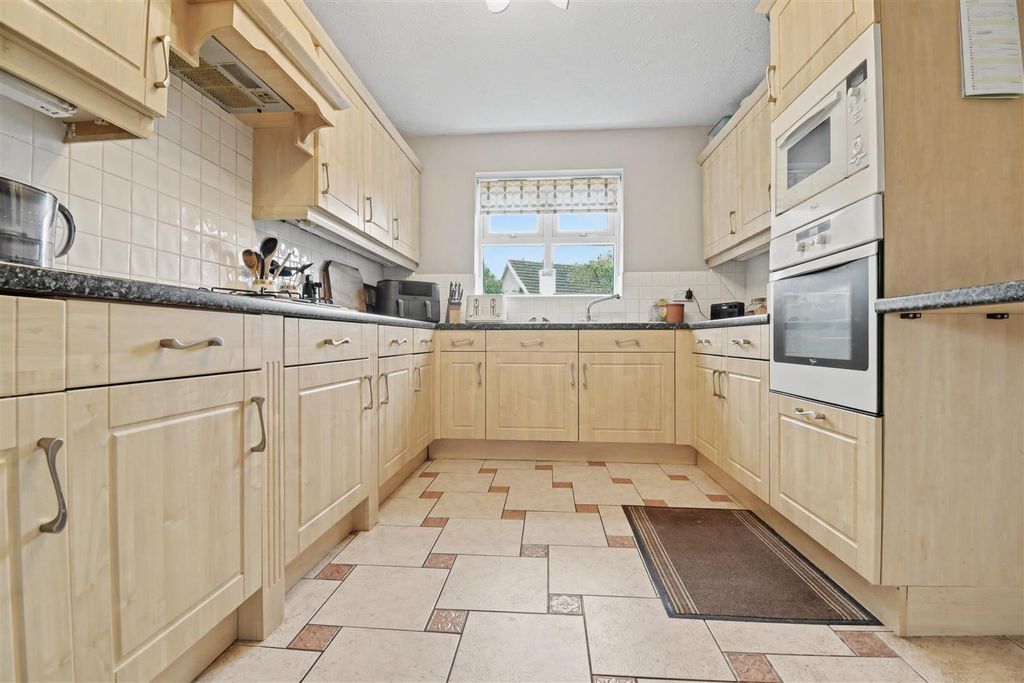 Property photo 3 of 23 Kitchen