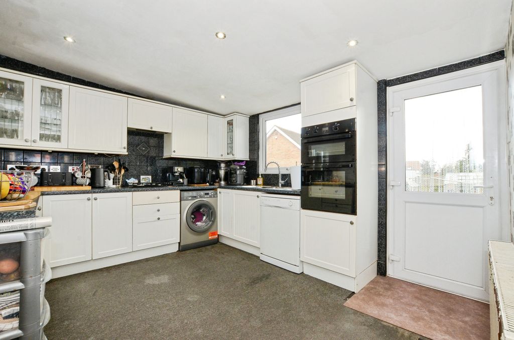 Property photo 2 of 21 Kitchen