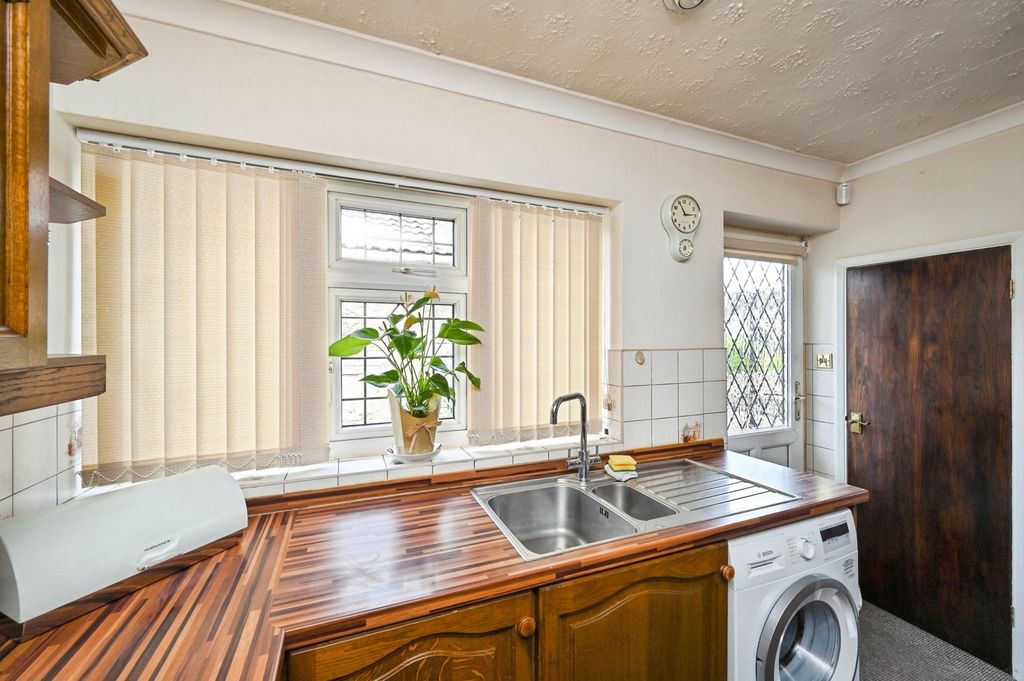 Property photo 3 of 16 Kitchen