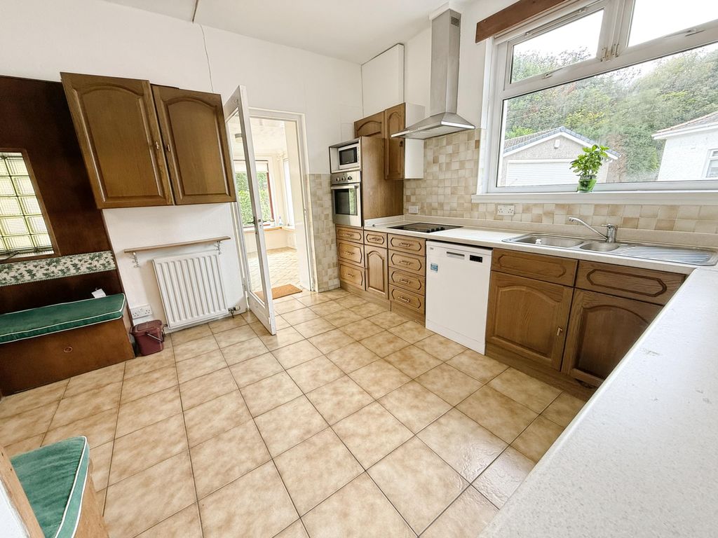 Property photo 2 of 16 Kitchen