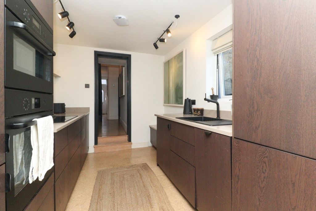 Property photo 3 of 14 Picture 3