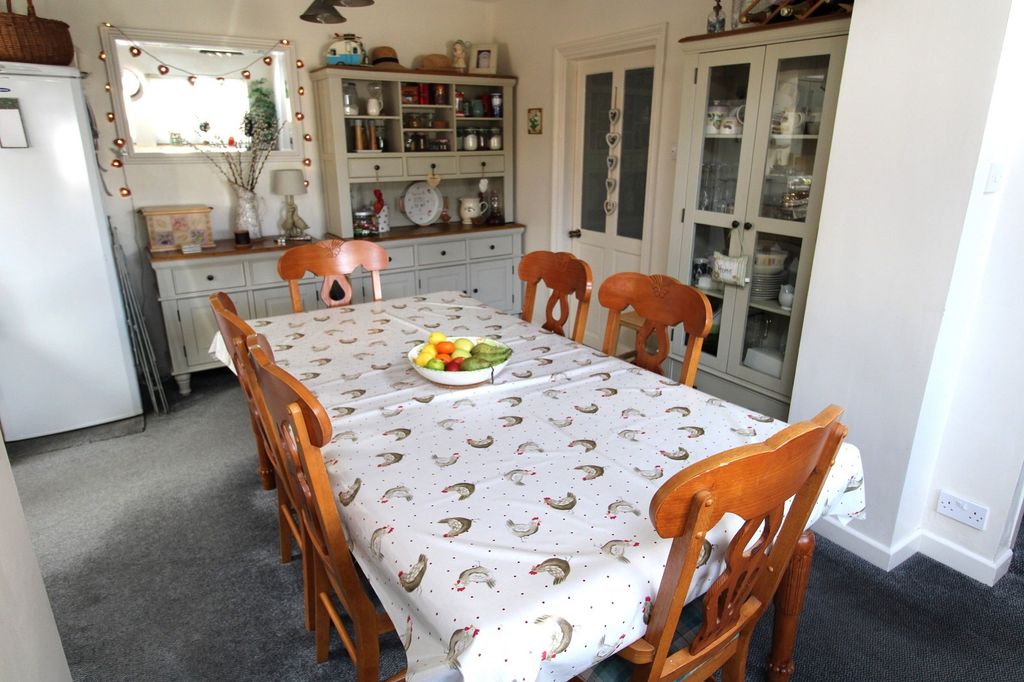Property photo 3 of 34 Dining Area