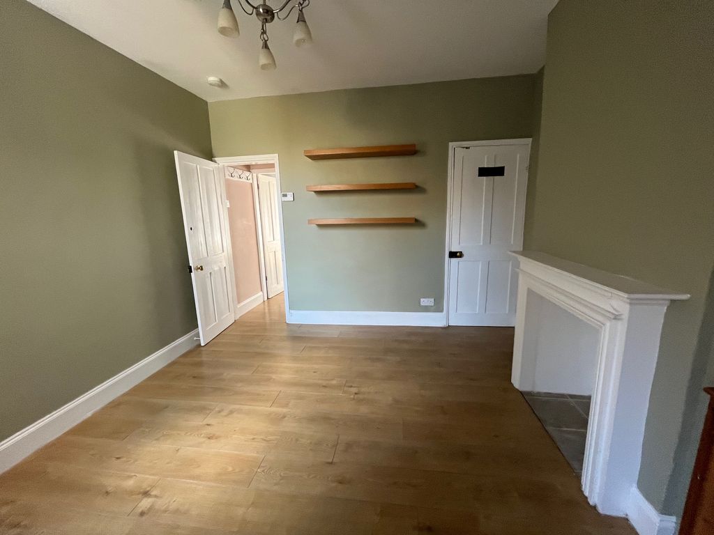 Property photo 3 of 10 Dining Room