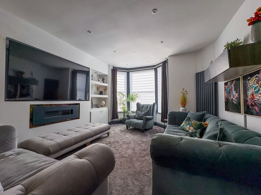 Property photo 2 of 26