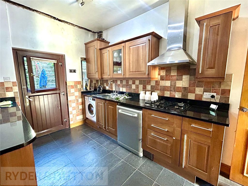 Property photo 3 of 12 Dining Kitchen