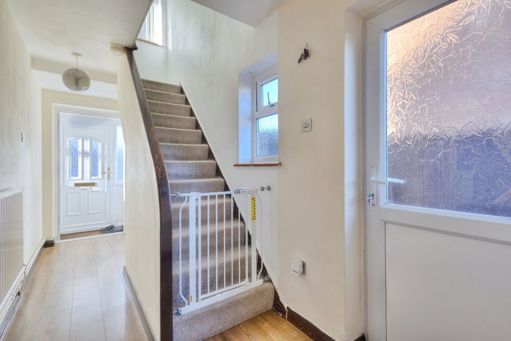 Property photo 2 of 15 Entrance Hall