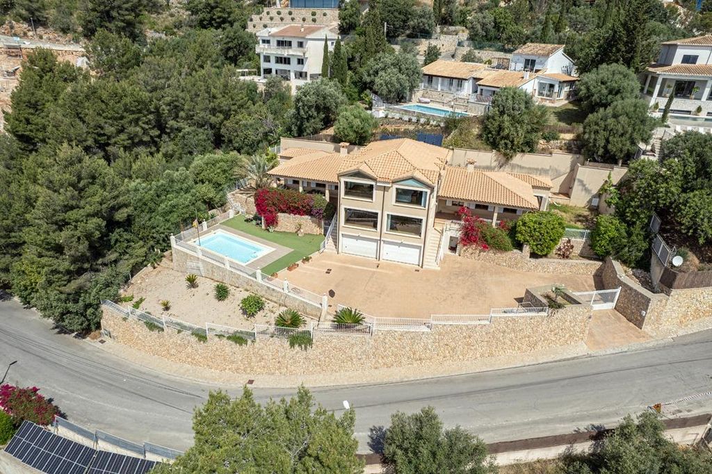 Property photo 1 of 51