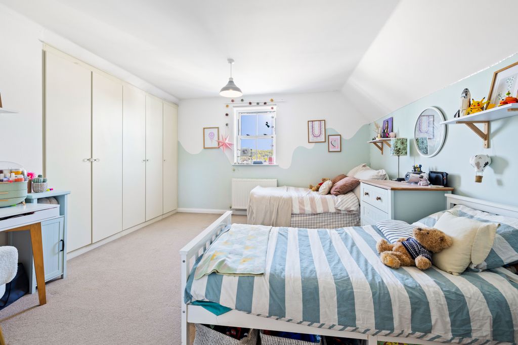 Additional image 10 of 2 bed flat for saleRef: Sb - Glovers Road, Reigate RH2