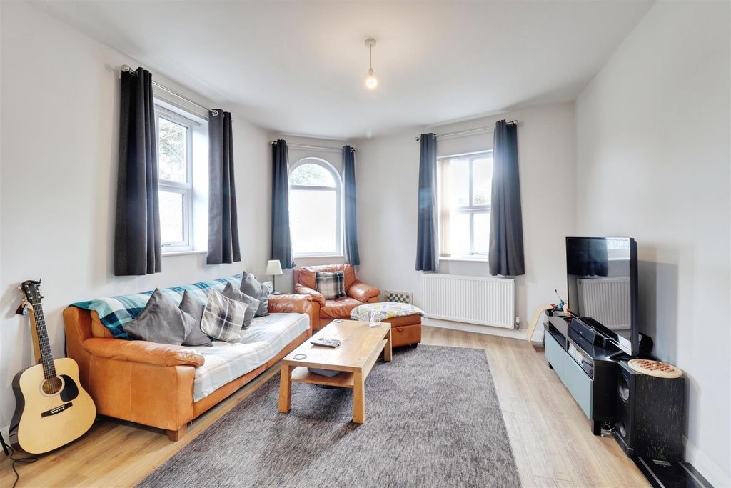 Property photo 3 of 20