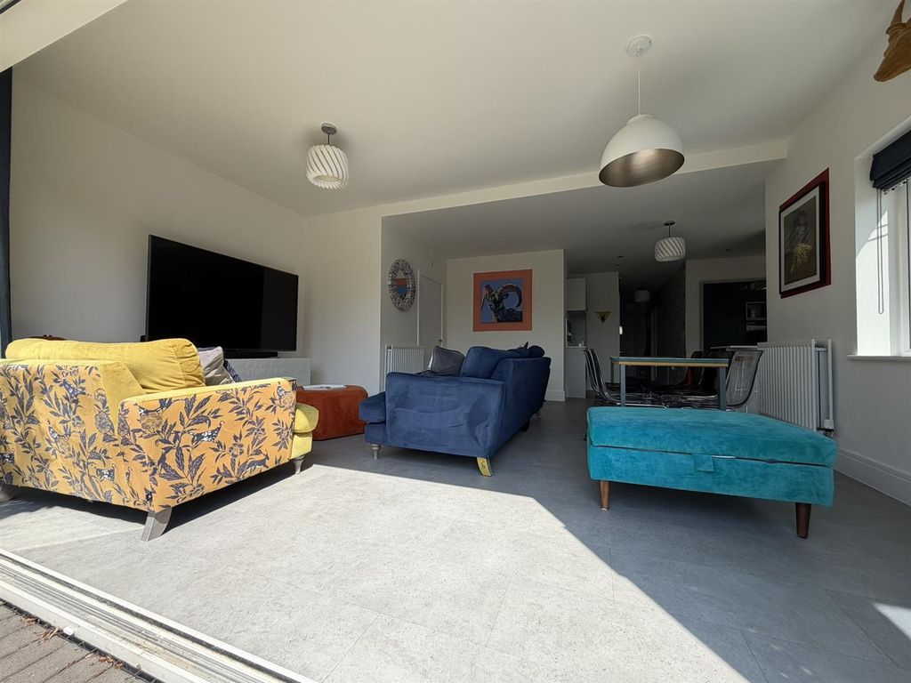 Additional image 12 of 5 bed property for saleButtercup Drive, Daventry NN11