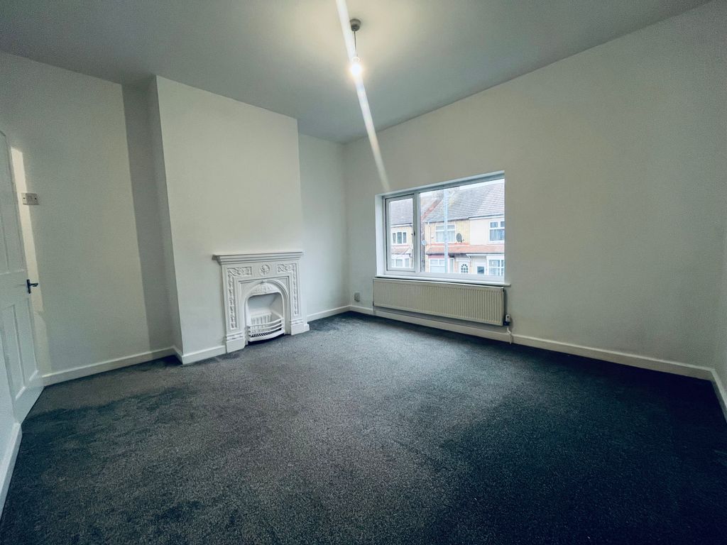 Property photo 3 of 8 Bedroom 1