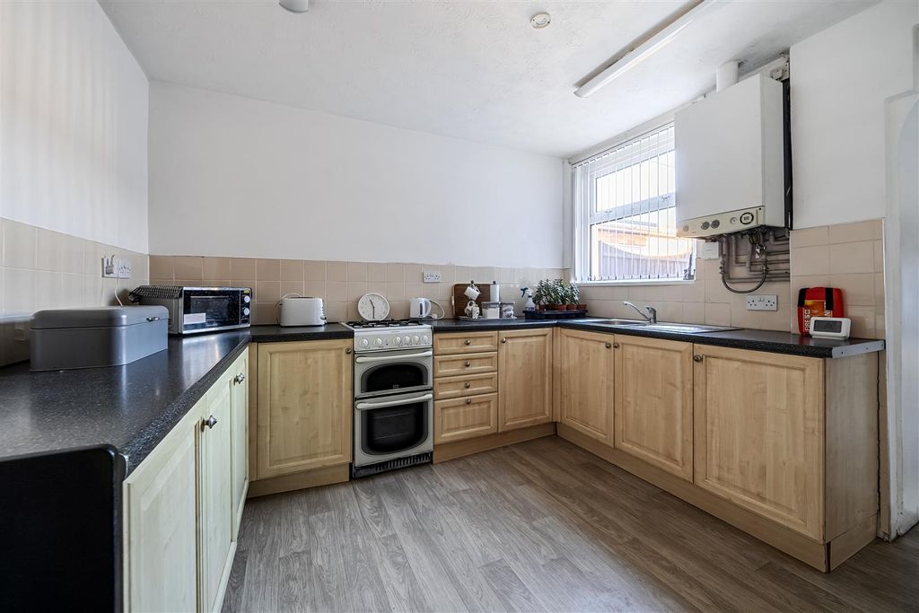 Property photo 3 of 13 Kitchen