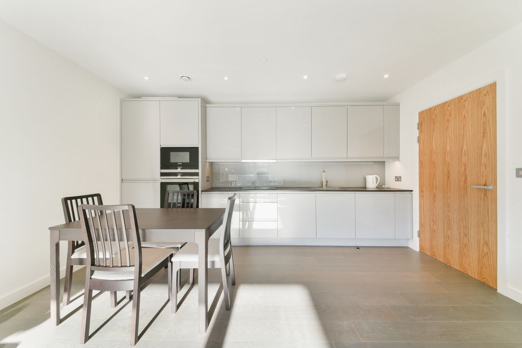 Property photo 3 of 10 Dining Area