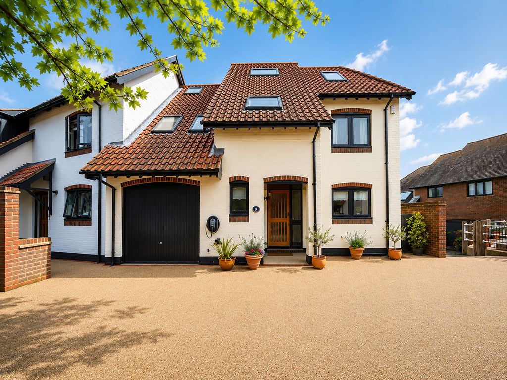 Property photo 1 of 32