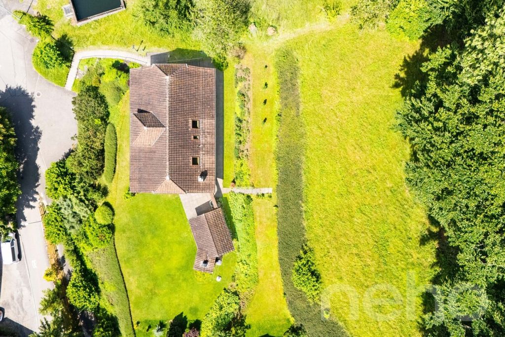 Property photo 2 of 13