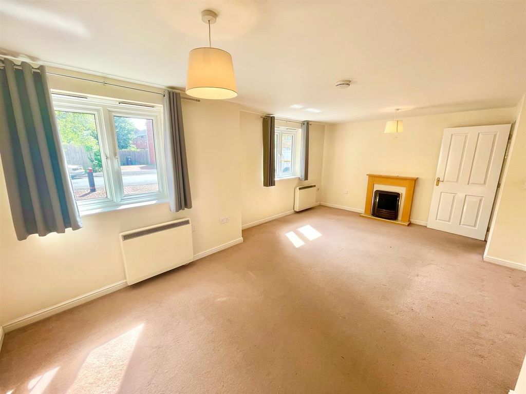 Property photo 3 of 11 Lounge / Diner