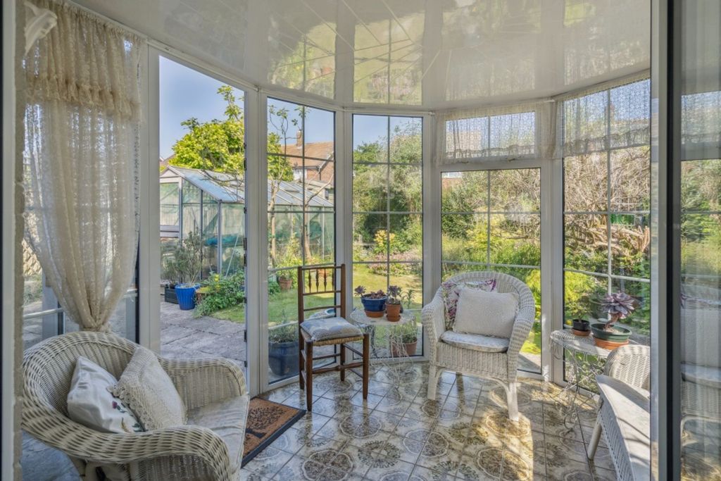 Property photo 3 of 27 Photo 9