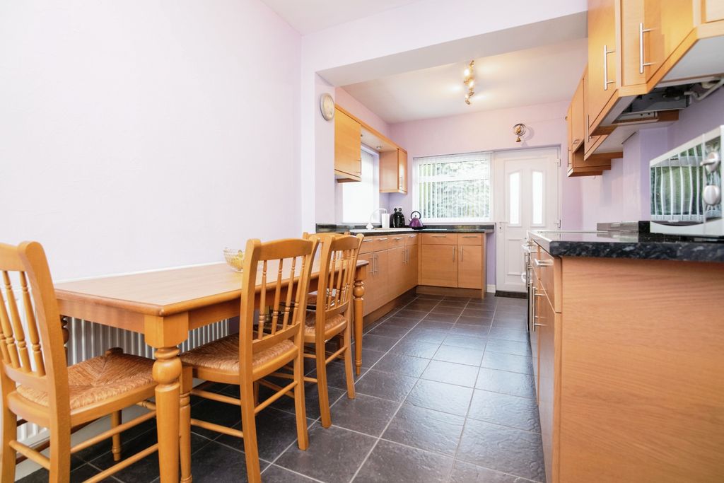 Property photo 3 of 14 Kitchen