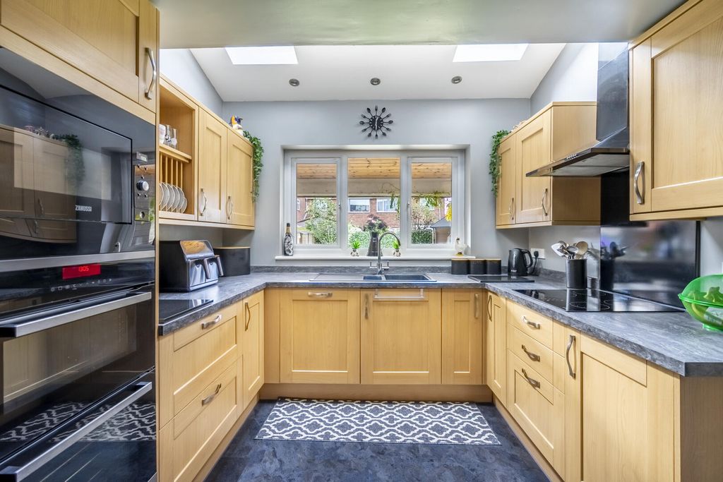 Property photo 3 of 21 Kitchen