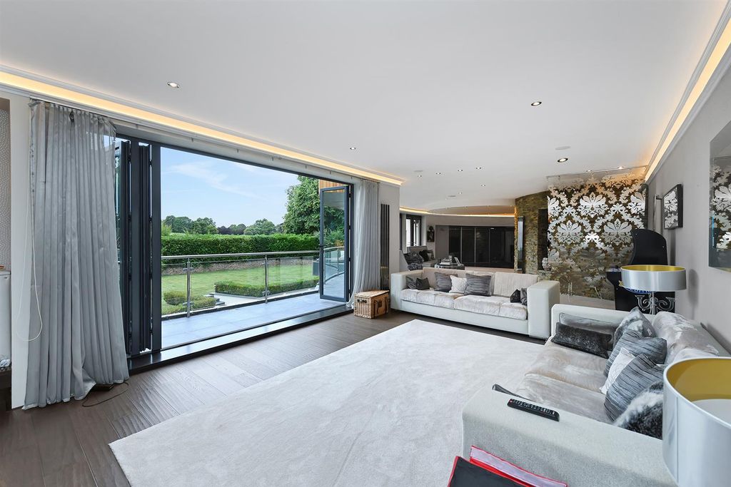 Property photo 2 of 42