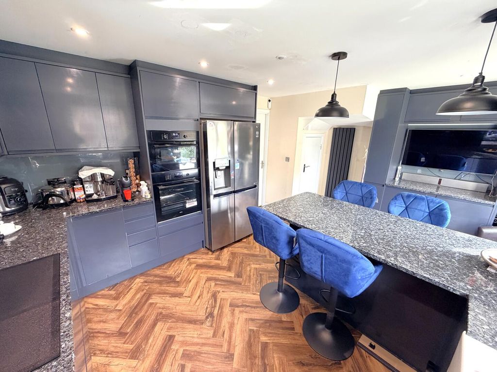 Property photo 3 of 24 Kitchen