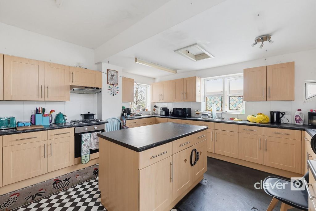 Property photo 2 of 44 0024.Jpg
