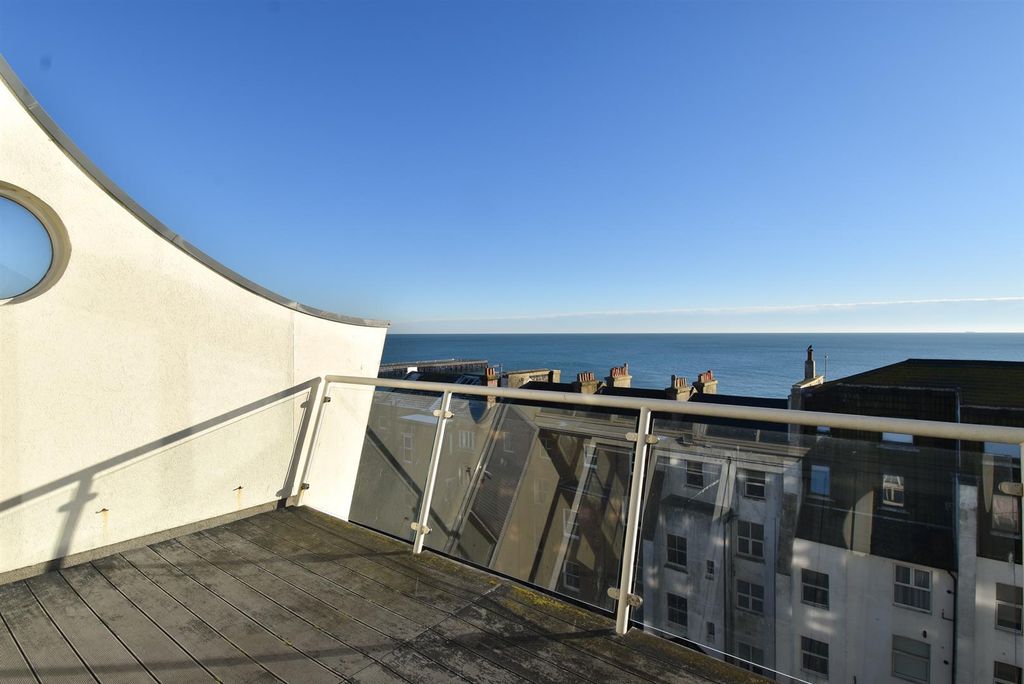 Property photo 3 of 27 Balcony