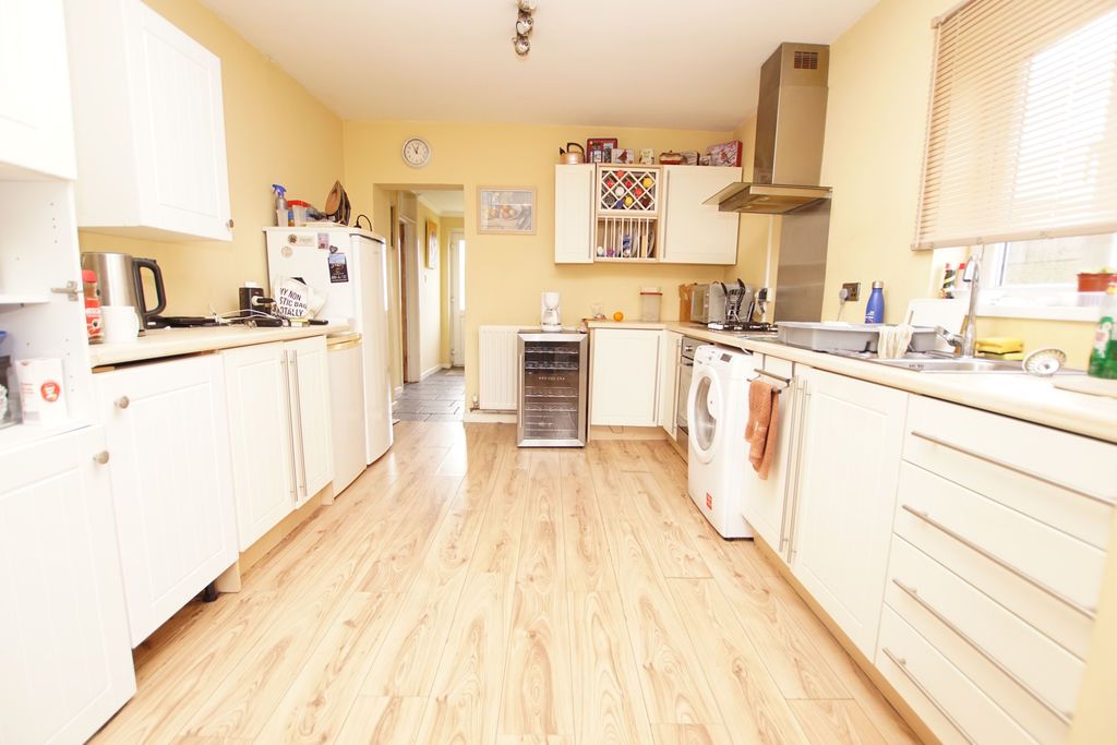 Property photo 2 of 17 Kitchen