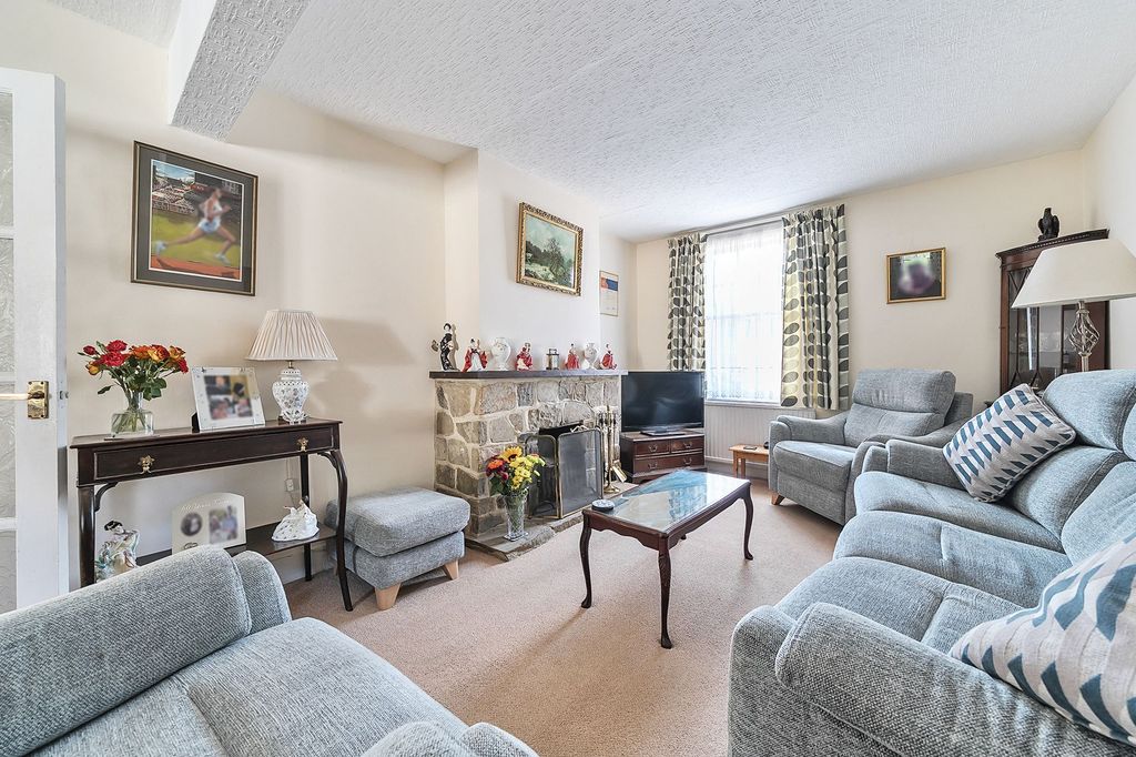 Property photo 2 of 30